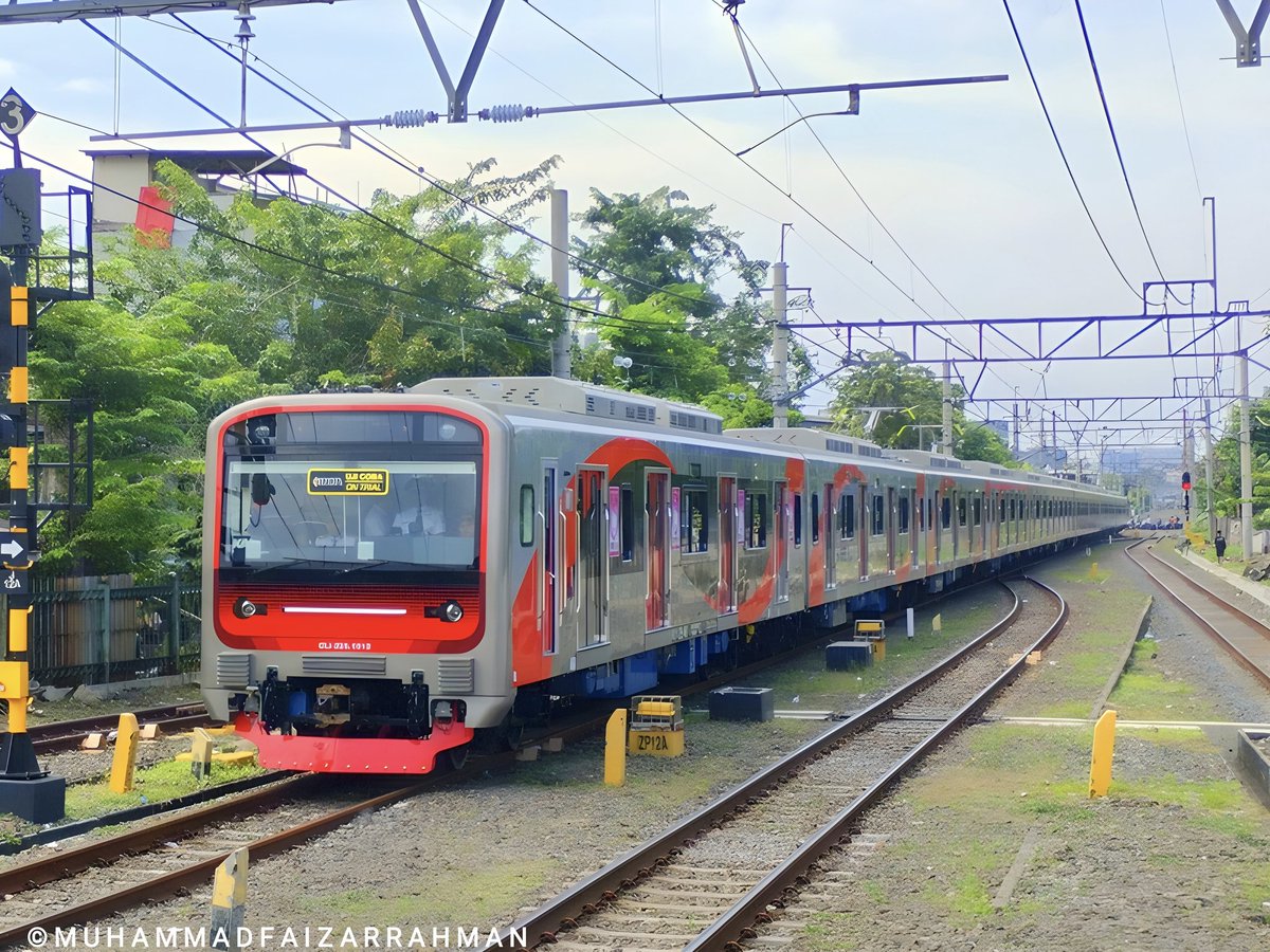 yoasobiloved's tweet photo. KRL Baru Buatan Dalam Negeri PT INKA Madiun Yang Bekerja Sama Dengan Jepang Yaitu J-TREC.
Inframe : EA207/CLI-225 TS1.
#fotosepur #ea207 #cli225 https://t.co/KPp9IkraN1