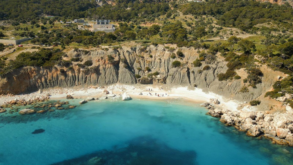 ANTALYA'nın doğa harikası koylarından adını deniz tabanından çıkan tatlısu kaynaklarından alan Gerenlik Koyu da dahil  77 bin metrekarelik orman arazisi, 'Konaklamasız Orman Parkı' olarak ihaleye çıkarılıyor. 1'inci Derece Doğal Sit Alanı ve Özel Çevre Koruma Bölgesi statüsündeki