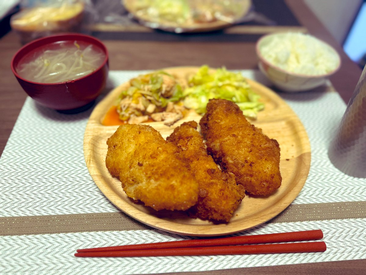 maechi1005's tweet photo. ダイエット飯
ささみ揚げ、もやしスープ
塩キャベツ、ささみキャベツの炒め漬け

多すぎた。 https://t.co/Od4lrvJA90