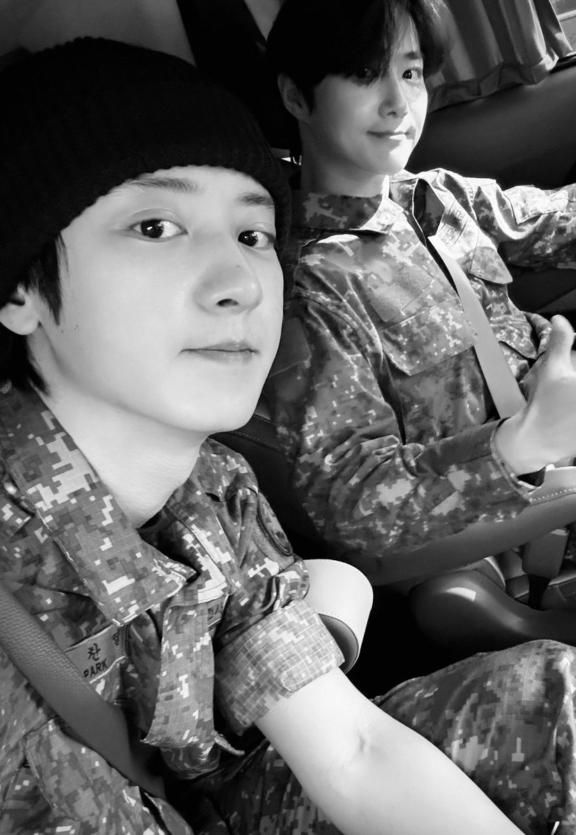 L0EYBAR's tweet photo. Colored version 💕

 #찬열 #준면 https://t.co/MAEhblWqth