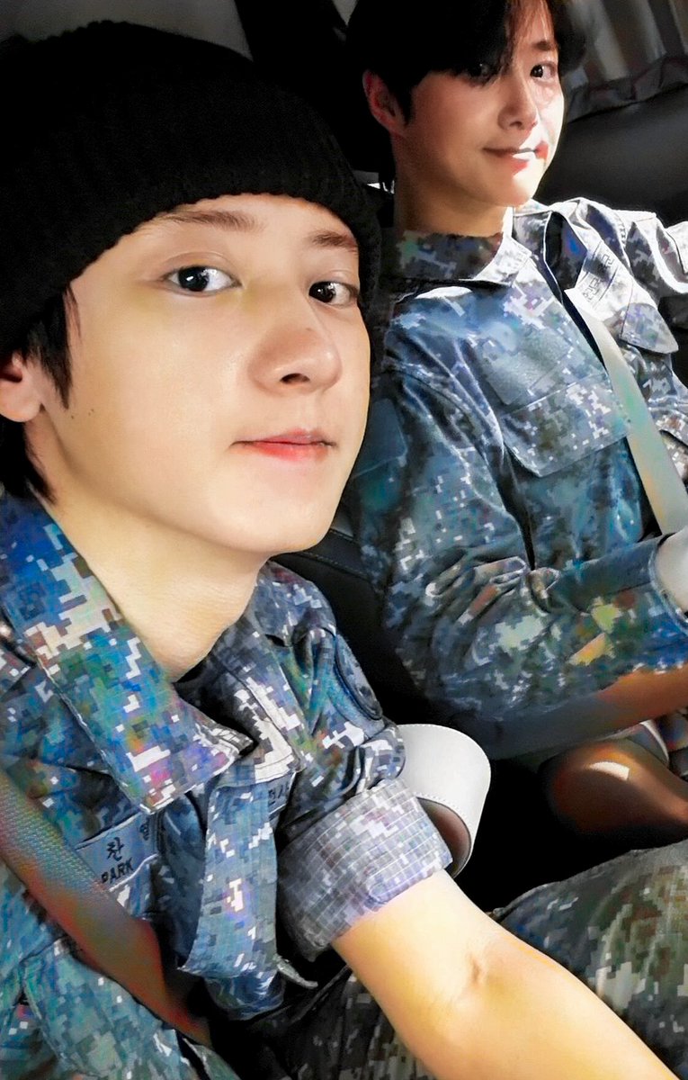L0EYBAR's tweet photo. Colored version 💕

 #찬열 #준면 https://t.co/MAEhblWqth