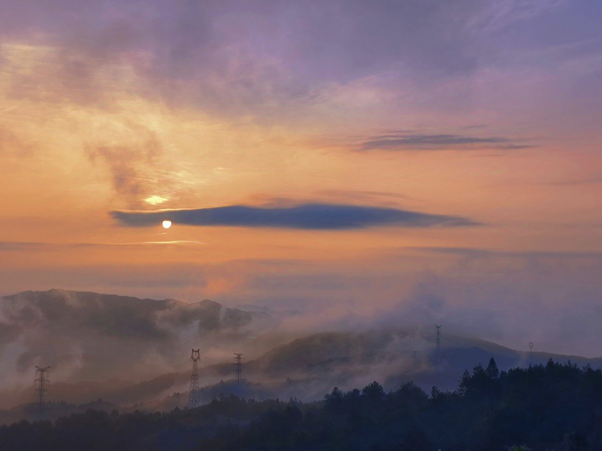 NingdeCity's tweet image. 🌿✨The "Cloud Corridor" at the doorstep! Zhouning county in #Ningde has dedicated 8 million yuan ($1.1 million) to craft a serene #walkway. 🌲Spanning 2.3 kilometers, this forest trail links scenic spots like Yinping Peak and Longtan village, inviting you to relish the joy of