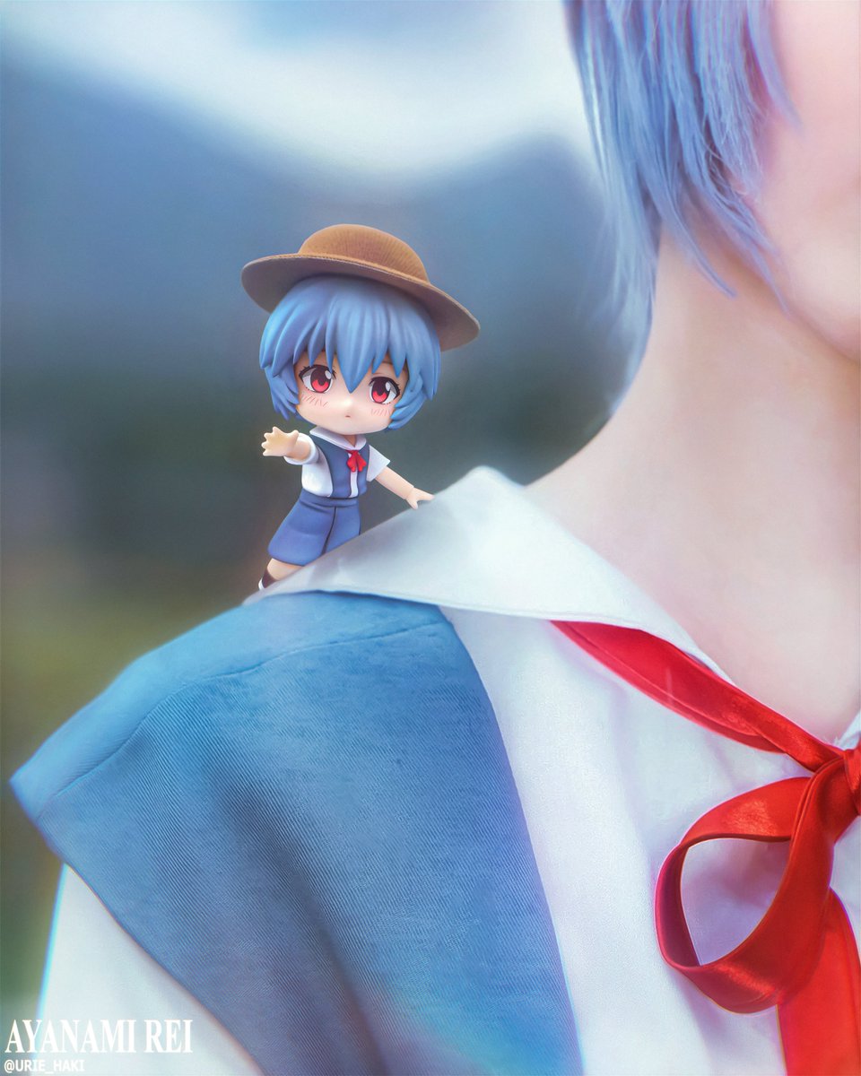 「この物体が自分。自分をつくっている形目に見える私。でも私が私ではない感じ。とても変」

#Evangelion #AyanamiRei #エヴァンゲリオン 
#綾波レイ #ねんどり #ねんどろいど