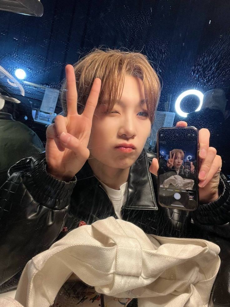 _jiungsboa's tweet image. first time posting and im already late ❤️
#AMPERSANDONE #ANDEAR #ANDEARSELCADAY #앤디어 #ANDRSD #앰퍼샌드원 #KYRELL #카이렐 @_AMPERSANDONE_