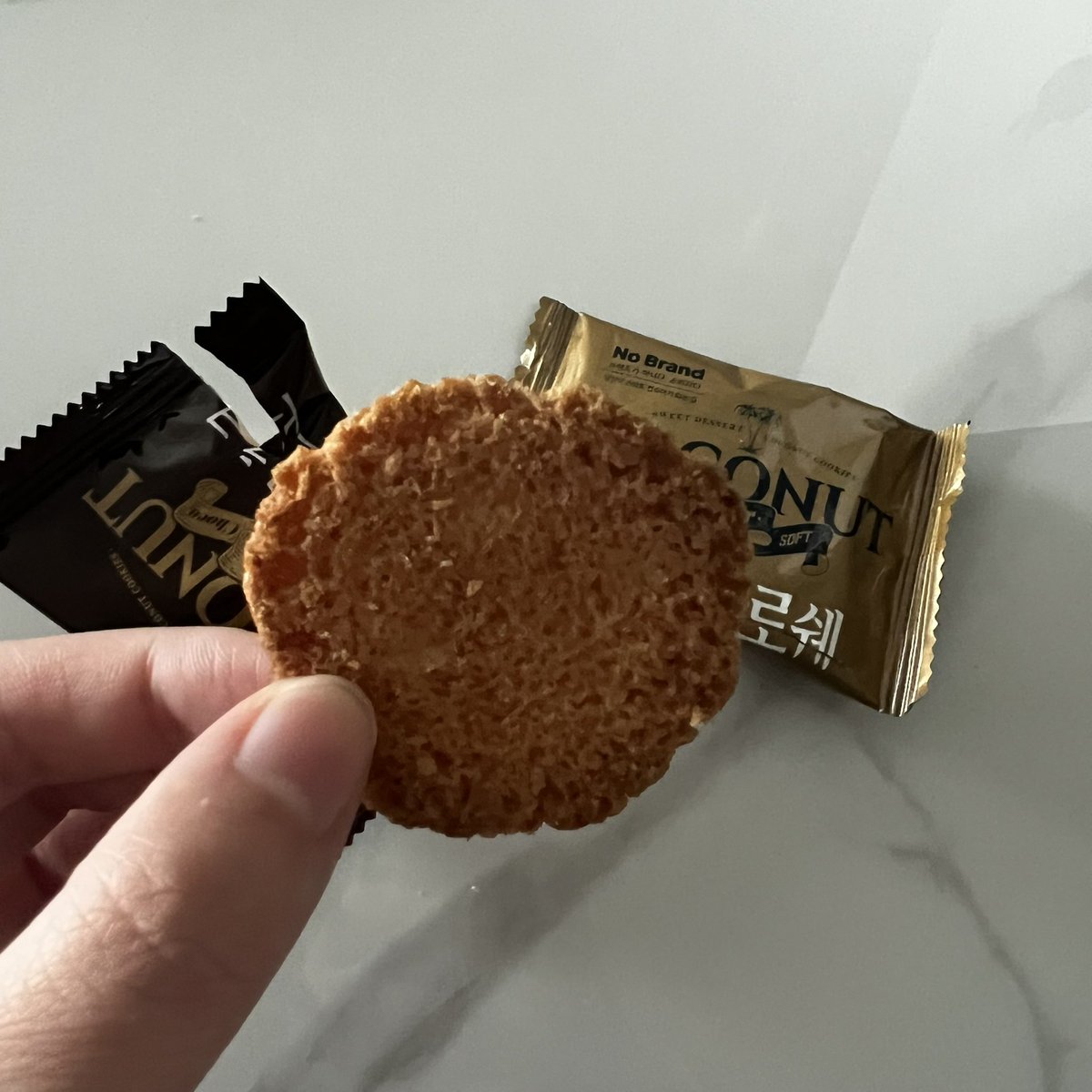 最近ダダハマり中のお菓子🇰🇷ノーブランドのココナッツのこれめっちゃ