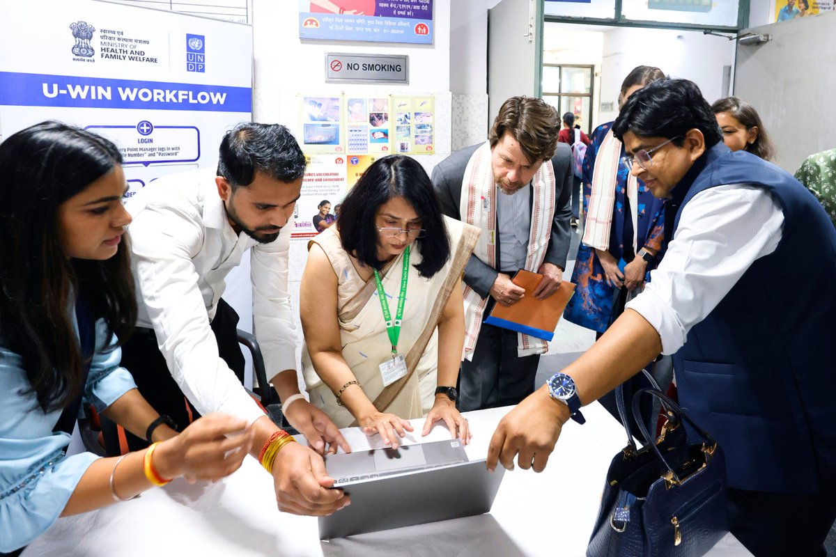 UNDP_India's tweet image. ➡️ Kicking off #WorldImmunizationWeek in New Delhi with a visit to see 🇮🇳's cutting-edge digital health innovations with @UNDP's #PartnersAtCore.

Reps from @USAndIndia, @NLinIndia &amp;amp; @UKinIndia joined local health workers to witness how smart, scalable platforms like #eVIN &amp;amp;