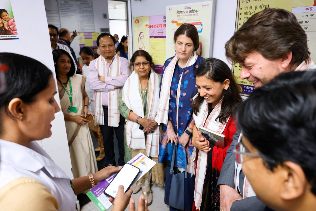 UNDP_India's tweet image. ➡️ Kicking off #WorldImmunizationWeek in New Delhi with a visit to see 🇮🇳's cutting-edge digital health innovations with @UNDP's #PartnersAtCore.

Reps from @USAndIndia, @NLinIndia &amp;amp; @UKinIndia joined local health workers to witness how smart, scalable platforms like #eVIN &amp;amp;