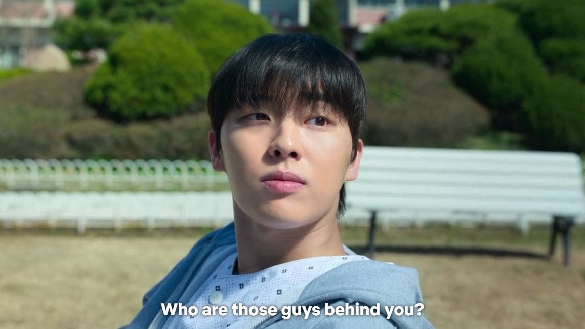 orbtingyou's tweet image. suho: “who are those guys behind you?”
sieun: “my friends”
suho: “that’s awesome”
sieun: *smiling with teary eyes*

AND IM CRYING MY HEART OUT😭😭