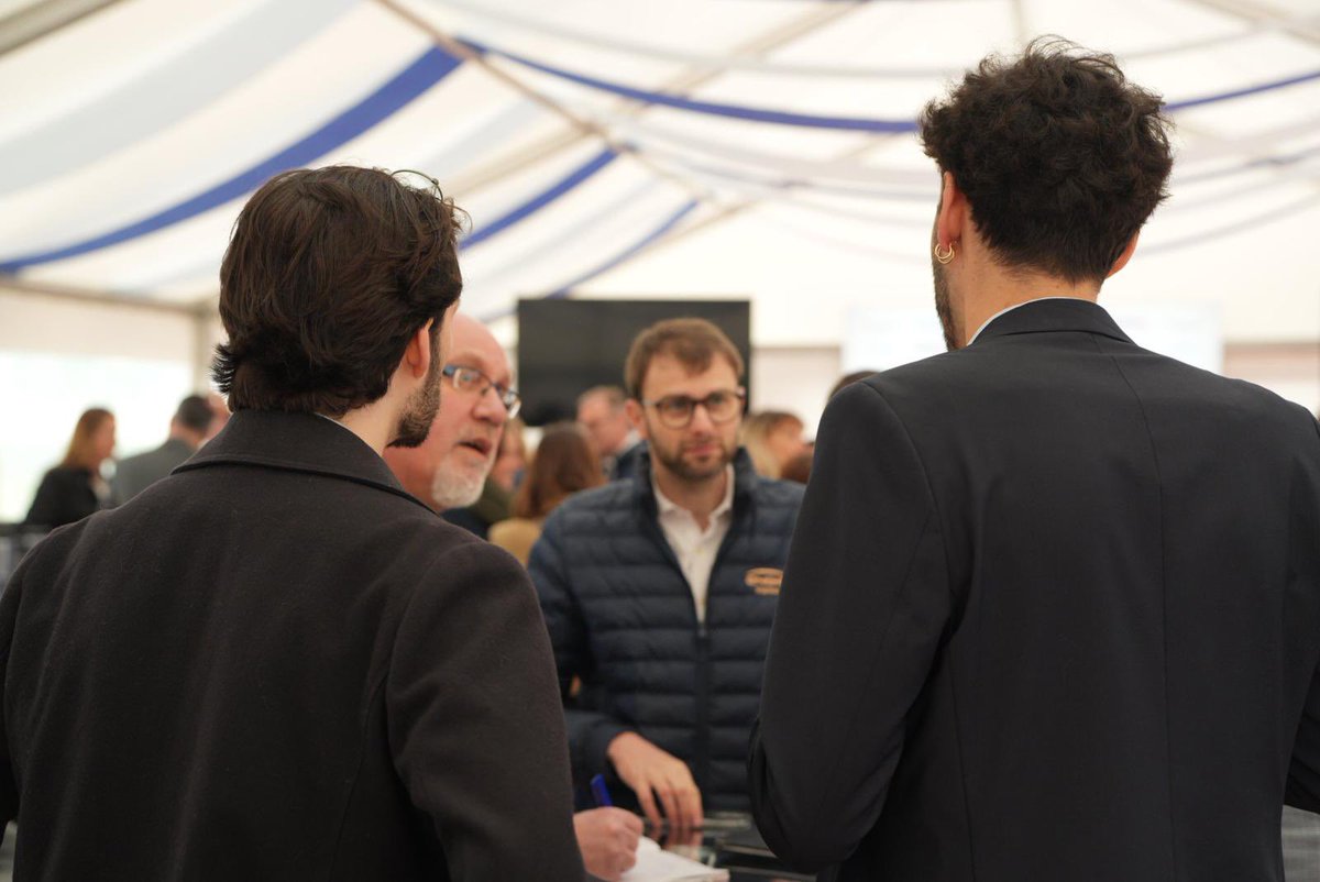 🚛⚡️ Sommesous : une première européenne pour un transport routier bas-carbone !

Ce matin, nous inaugurons la 1ère station-relais autoroutière dédiée aux poids lourds électriques : une avancée majeure pour la décarbonation du transport de marchandises longue distance.