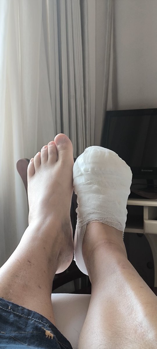 Man with small feet (@smallwith21693) on Twitter photo 