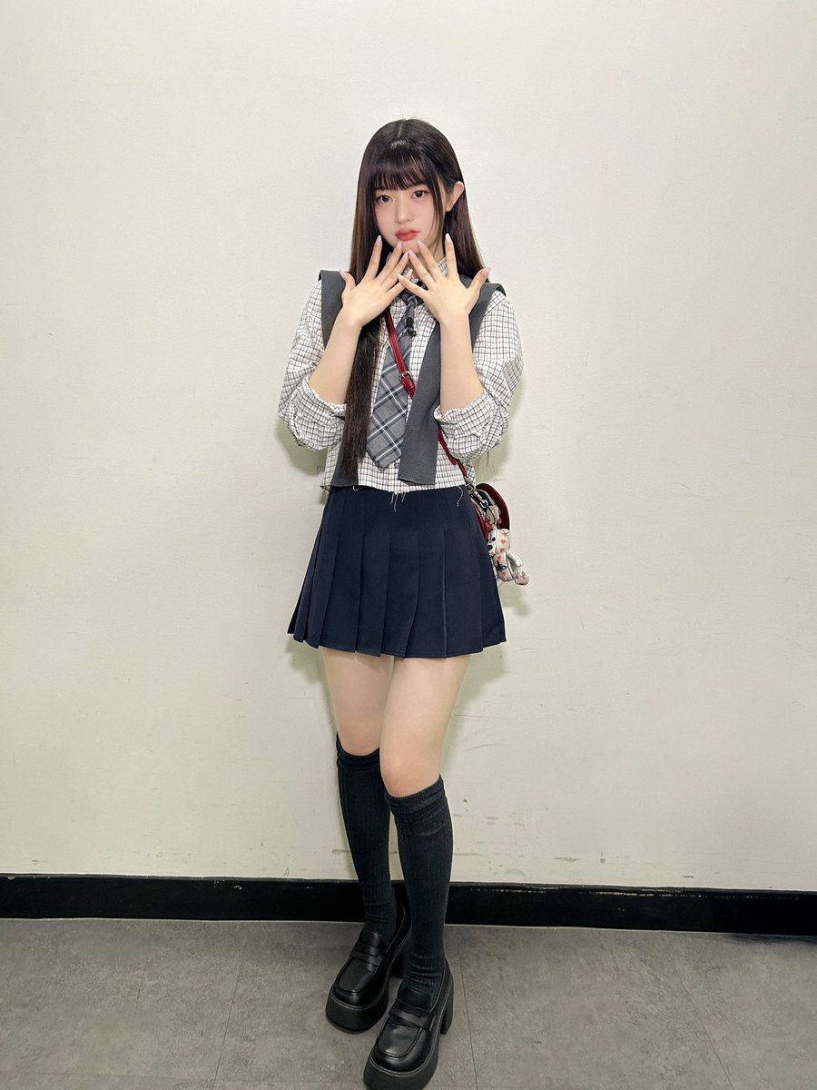 ILLIT official tweet media