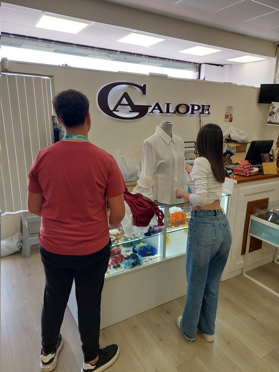 comvalleazahar's tweet photo. Nuestro alumnado de #gradobasico #servicioscomerciales está realizando sus prácticas #fct en comercios de la comarca y aprendiendo #venta #atencionalcliente #merchandising #logistica #marketingonline #agalope #estaciondecartama https://t.co/2X7jTeKZNb
