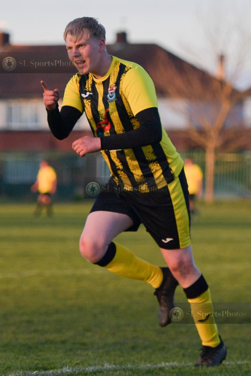 GillenArmsFC's tweet photo. Points shared last night with a good Belle Vue side as we came back from 2 down to draw 2-2 🫡 Both teams missed big chances to take all 3 points, but a good game nonetheless. 

Luke Turner ⚽️
Tom Joynt ⚽️

Onto Tech Sunday, UTG 🟡⚫️ https://t.co/18x8UTN1d3
