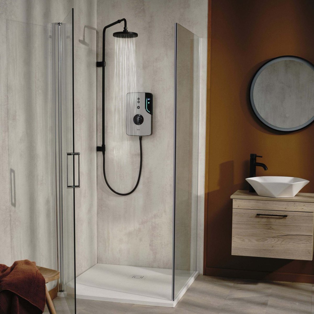 ✨Meet the ENlight® thermostatic electric shower! Enjoy an uplifting eco-friendly 🍃 5-minute mode. Choose from 5 invigorating sprays or a spa-like overhead 🚿 escape. ENlight® fits beautifully into your life. ✨💧 #BathroomGoals #BathroomDesign #EcoFriendly #TritonShowers