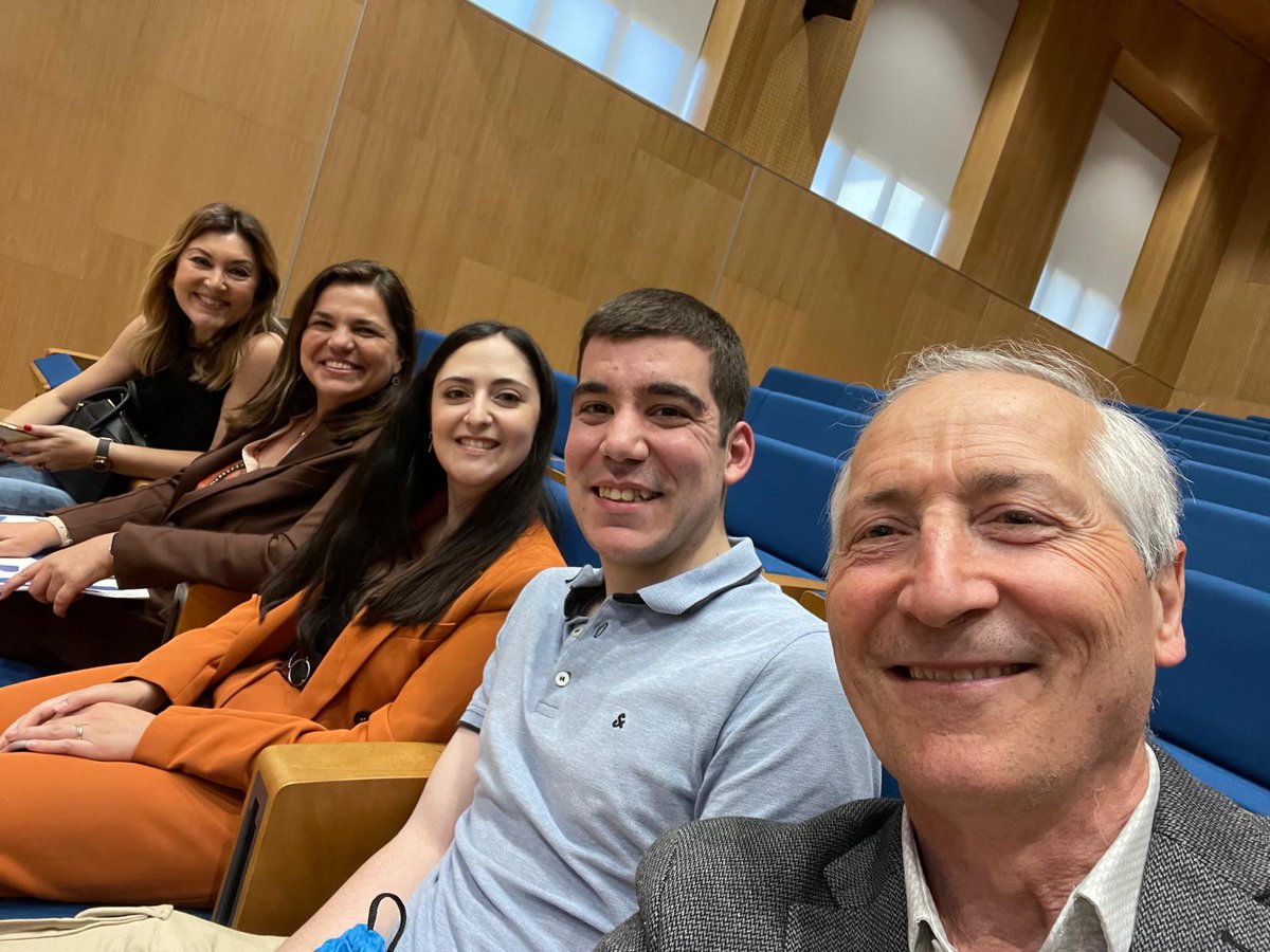 DsireCremades's tweet photo. ¡Qué ilusión haber sido la madrina del X aniversario de @EntremediosUZ, donde me formé y supe que la comunicación corporativa sería mi futuro. Gracias a @cmartalazo y @jgabelas por la oportunidad. Pude contar mi experiencia y mi reto actual con la tesis en @_amazingup. https://t.co/nOUx6auZso