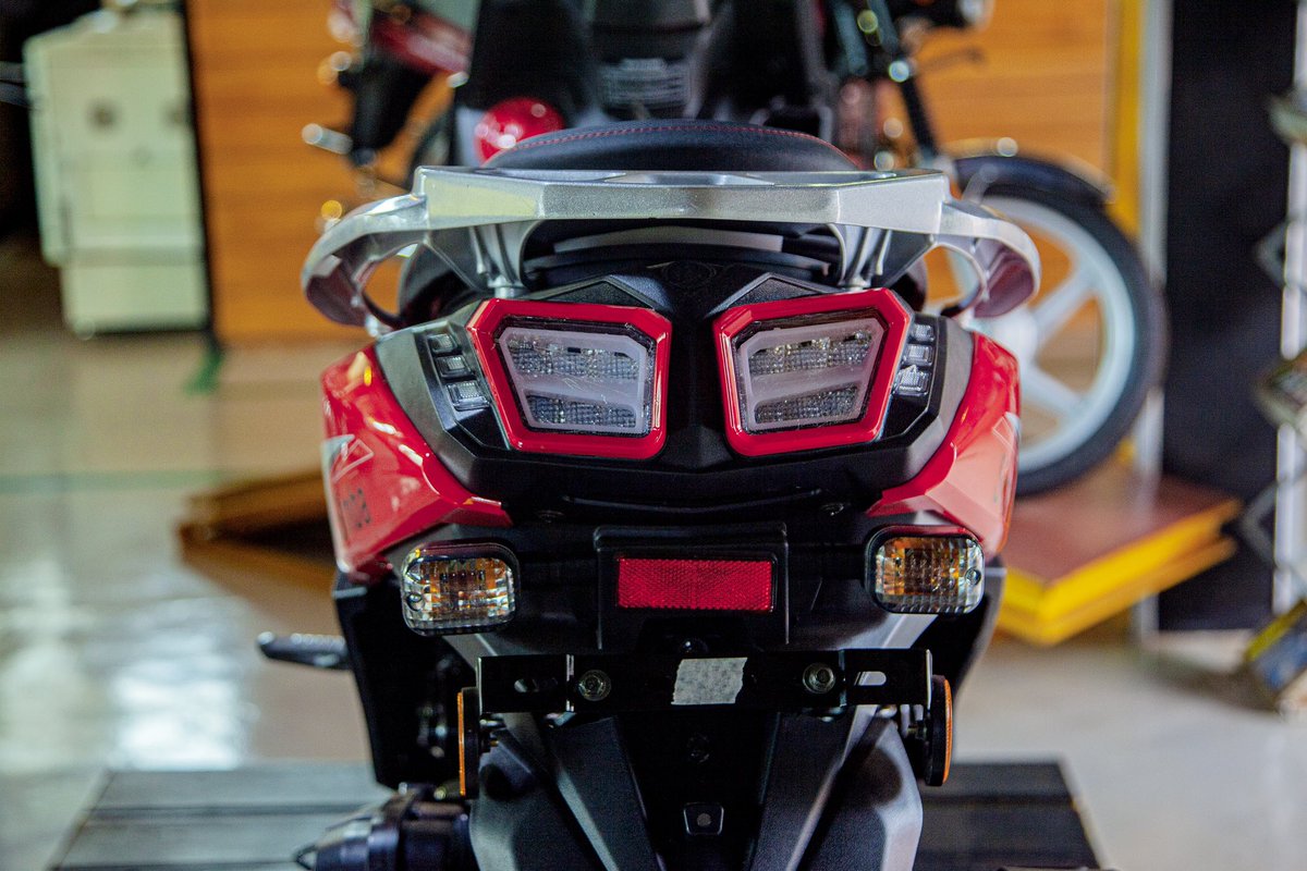 SimbaAutomotiv1's tweet image. The beauty is in the details and the Simba Rover delivers on every one. From its rugged frame, stylish alloy wheels, and powerful engine to the LED headlamp and USB charger, every part is crafted for performance and style. Ride bold. Ride Simba.

#SimbaRover #RideWithPower