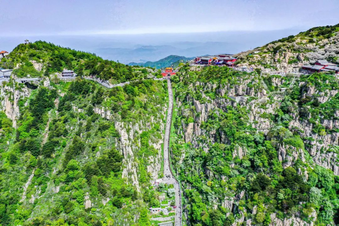 AmazingTaian's tweet photo. 📷The 2025 #Shandong High-quality Cultural and Tourism Industry Development Conference opened on April 24!
Get immersed in culture, behold #TaishanMountain, and savor local delicacies!
#Taian invites you for an experience you won't forget👐👐. #TourTaian #TaianSpring #ChinaTravel @iShandong