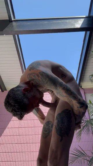 SelfSuck Man tweet media