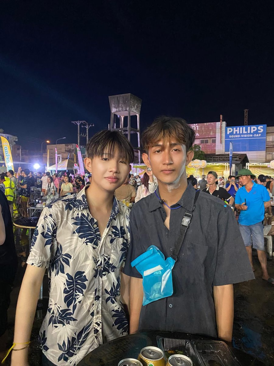 PXaysombath's tweet photo. ແຟນຂ້ອຍຫຼໍ່👨🏻‍❤️‍👨🏻💕 https://t.co/eiHurxLs4Y