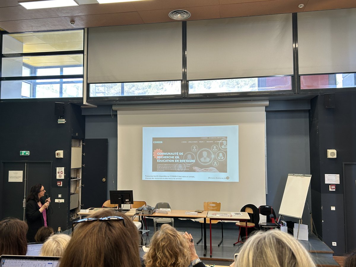 LaetitiaUtzeri's tweet photo. Séminaire académique maternelle : début de matinée.
➡️ Conférence sur l’écriture et l’entrée dans l’écrit de Nathalie Bonneton Botté, professeure des universités en psychologie
➡️ L’AGEEM- Françoise Bruno Meard

Un début de matinée particulièrement riche 
@AcademieNice https://t.co/SxNZCACn4s