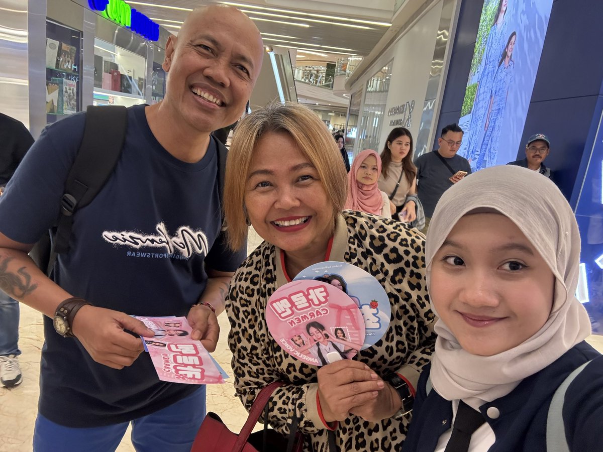 lovinglyh2h's tweet image. Mama dan papa Carmen!! 🥹🩵

#Hearts2Hearts