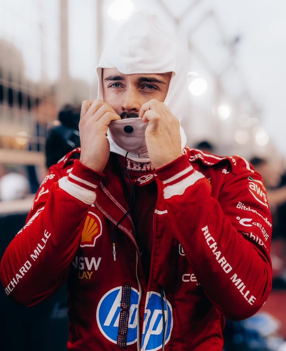 what a handsome man.

📷: andrea_catalini_