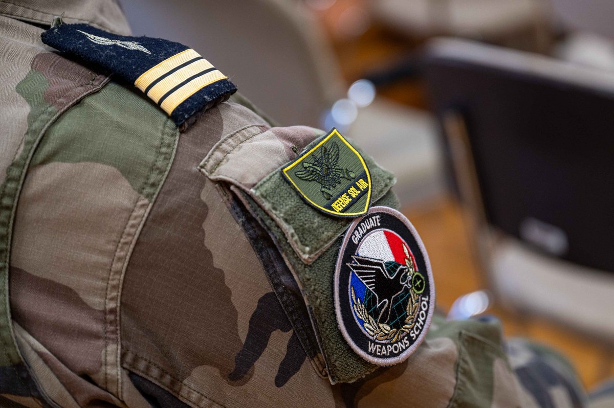 Armee_de_lair's tweet photo. 🇫🇷 Du 22 au 29 avril, la BA 702 d’Avord accueille #ASTER25, entraînement clé de défense sol-air.
🎯 Objectif : préparer nos unités à établir une bulle de protection pour contrer des menaces aériennes.
✈️ Opérateurs de Saint-Dizier, Istres, Avord, Mont-de-Marsan : tous mobilisés. https://t.co/LXmAlhdEzm