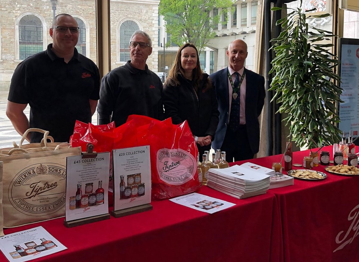 We’re proud to support this annual charity event in collaboration with the Fruiterers’ Livery.
newspitalfieldsmarket.co.uk/were-proud-to-…