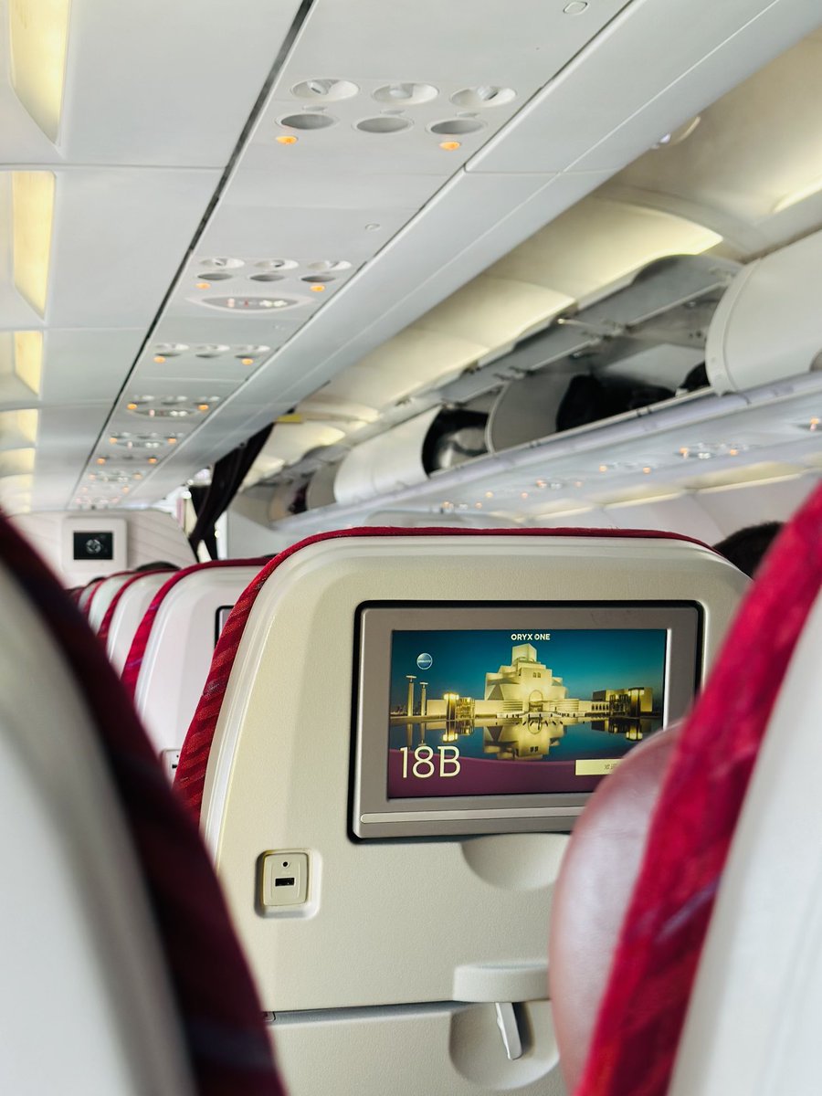 Hafid505's tweet image. Flew with @qatarairways for the first time — MGQ to DXB via DOH.
Smooth journey, great service, and a professional crew from start to finish.
Grateful for the comfort and hospitality onboard.
#QatarAirways #FlightExperience #Aviation #DohaTransit #TravelWithStyle
