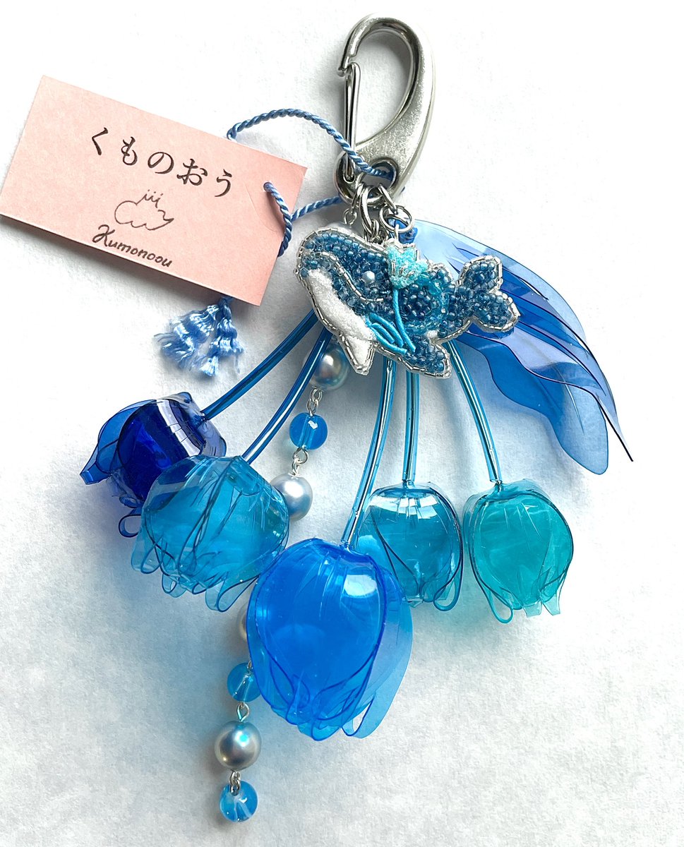 kumonoou88's tweet photo. Tulip bag charm⑤
With beaded whale 🐋
The whale also has a tulip on it 🌷 ́͏̖-
The final piece of this lottery sale will be presented at a later date.
#くものおう
#turip
#vinilart https://t.co/eYFnlYEAik