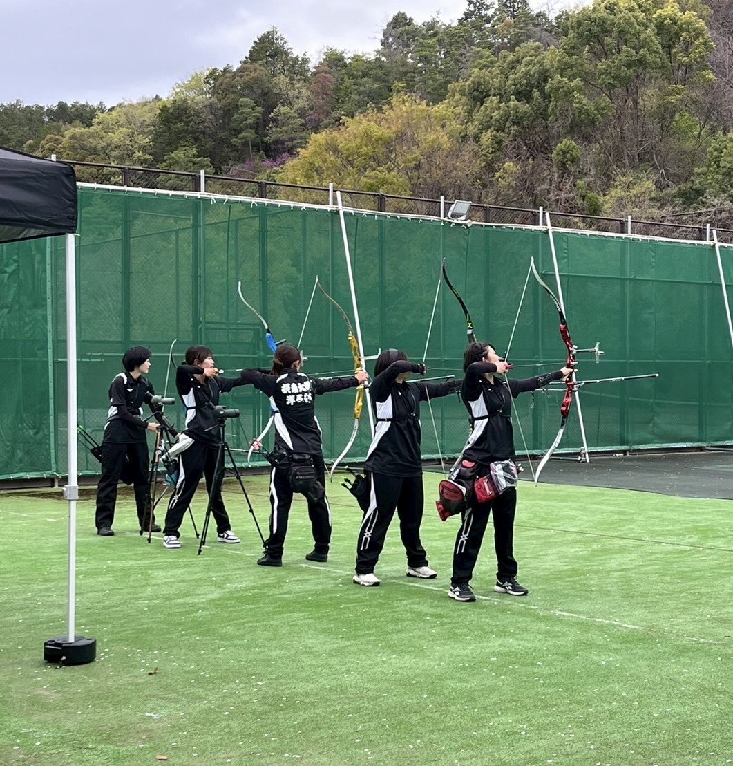 su_archery's tweet photo. 4月13日(日)に男女共に龍谷大学とのリーグ戦第2戦が行われました。

結果は
男子  摂南大2914－龍谷大2911
女子  摂南大 1613－龍谷大1881
となり、男子は摂南大学の勝利、女子は敗北となりました！

龍谷大学さん、ありがとうございました！

#摂南大学アーチェリー部 https://t.co/8eZAV51GNd