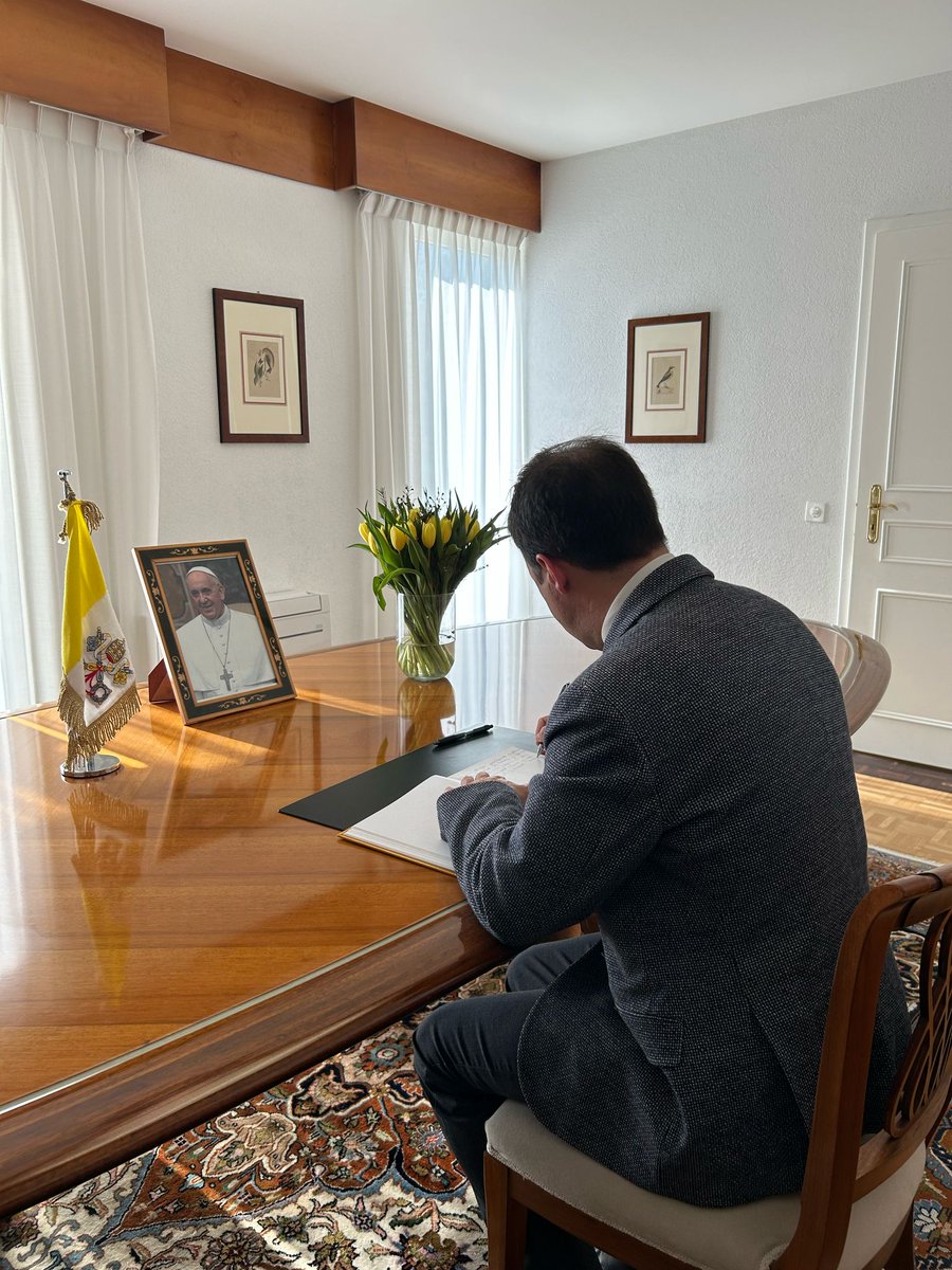 PuyanaFernandez's tweet photo. Con gran pesar la #UPAZ presentó sus más sentidas condolencias a la Sta. Sede en #Ginebra por el fallecimiento del Papa Francisco. Queremos destacar que su legado perdurará en los tiempos y que su testimonio seguirá inspirando a la humanidad. Mucho amor y respeto por su memoria. https://t.co/IqEtCXCFG6