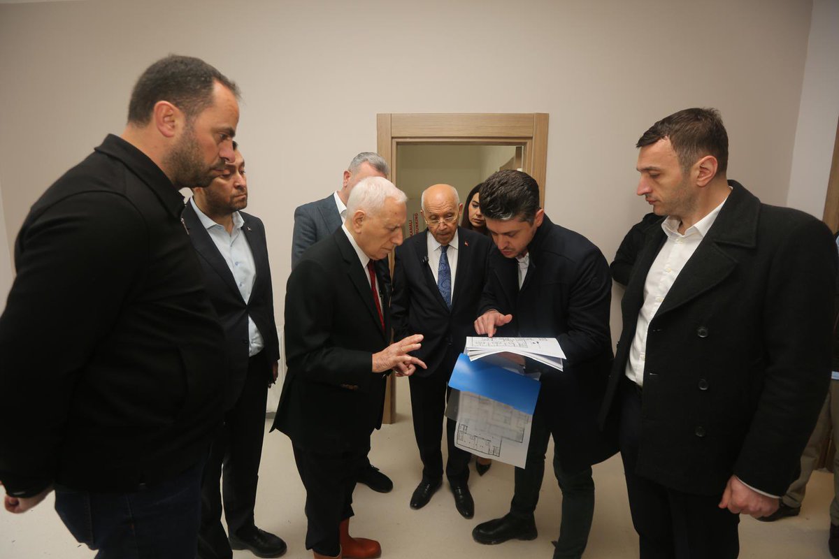 Başkent Üniversitesi Kurucusu ve Yönetim Üst Kurulu Başkanı, ülkemizin yetiştirdiği en saygın bilim insanlarından biri olan Prof. Dr. Mehmet Haberal ile birlikte, İlkyerleşim Mahallesinde inşaatı devam eden Sait Ulusoy Alzheimer ve Yaşlı Yaşam Merkezimizde incelemelerde bulunduk.