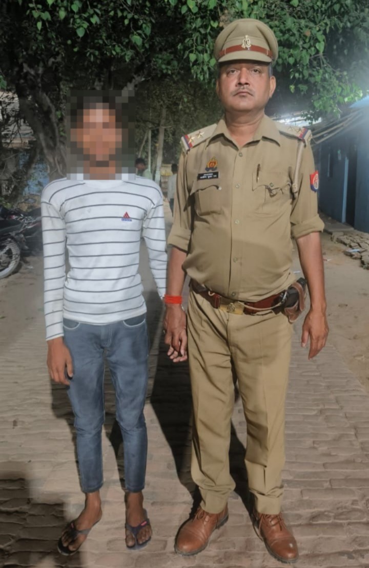 सोशल मीडिया प्लेटफार्म पर हिन्दू देवी देवताओं का अपमान कर धार्मिक भावनाओं को आहत करने वाले आरोपी नीतीश भारती को थाना कप्तानगंज पुलिस द्वारा शांति व्यवस्था के दृष्टिगत गिरफ्तार कर अग्रिम विधिक कार्यवाही की जा रही है। #UPPolice