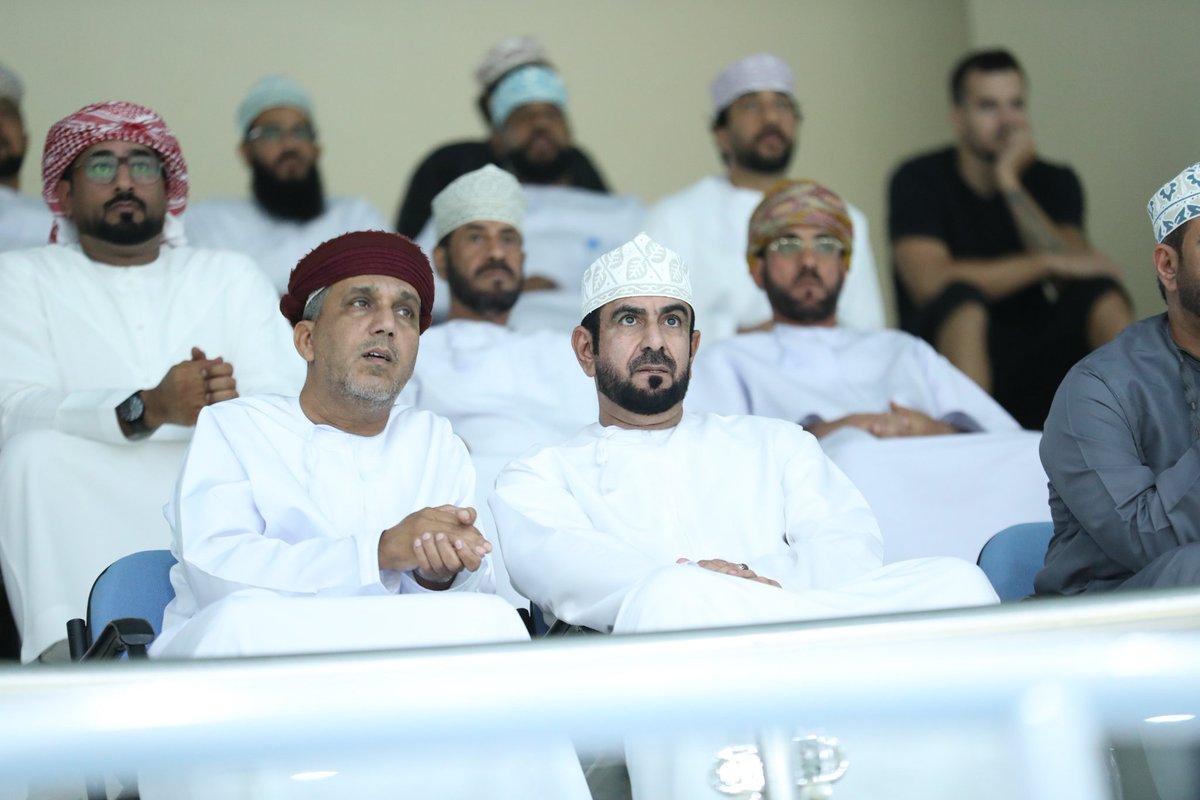 📸|  جانب من الحضور الرسمي في مباراة #السلام و #مجيس  للكرة الطائرة، وسط أجواء تنافسية.
#دوري_الطائرة_العماني
