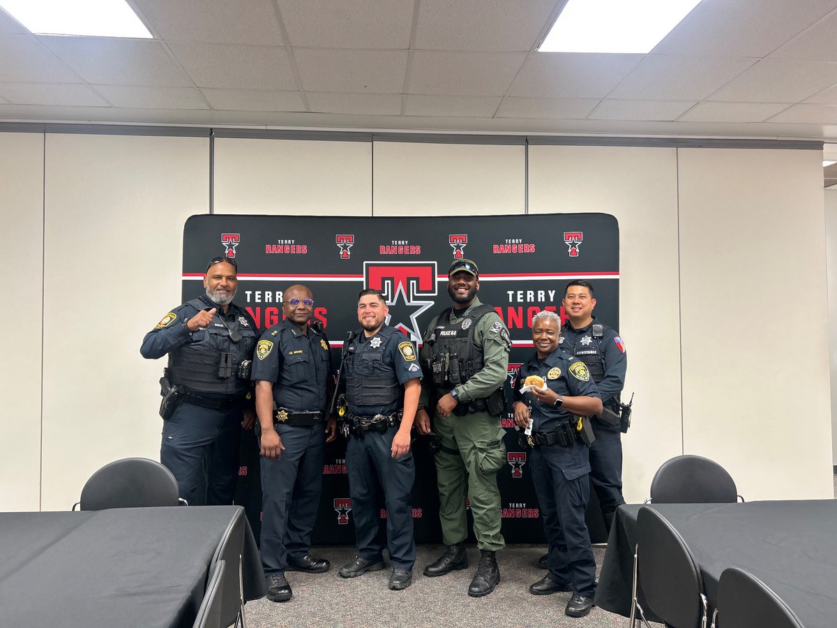 MGuel_THS's tweet photo. An amazing day of innovation @Terry_Rangers ! We’re proud to host Law Enforcement Day, featuring 15 surrounding agencies showcasing their expertise. Our students are engaging, learning, and gaining real-world insight into careers in public safety. #TerryPride #LawEnforcementDay #CareerReady
