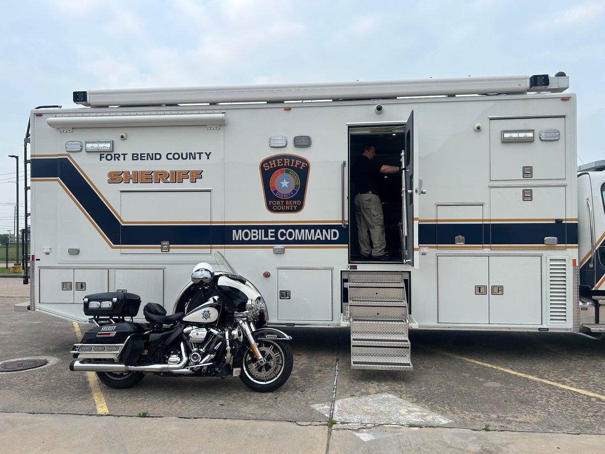 MGuel_THS's tweet photo. An amazing day of innovation @Terry_Rangers ! We’re proud to host Law Enforcement Day, featuring 15 surrounding agencies showcasing their expertise. Our students are engaging, learning, and gaining real-world insight into careers in public safety. #TerryPride #LawEnforcementDay #CareerReady