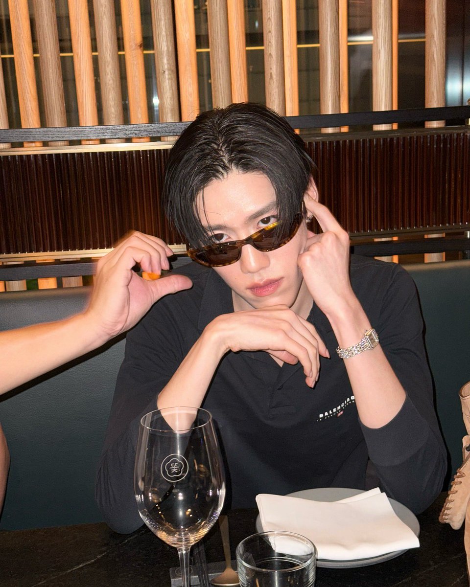 นี่ล่ะๆ เดกเจนสีของคุนแม่ เทสรุปถุกอกถุกใจมากลุก เบ้าดี หุ่นดี ไม้แขวนที่ดี ใส่อะไรก้สวย โพสยังไง เก๊กยังไงก้หล่อ ฟินค้าบ

GBA PP KRIT AT BALENCIAGA SG
#PPKRITBALENCIAGAtoSG
#Balenciaga #PPKritt