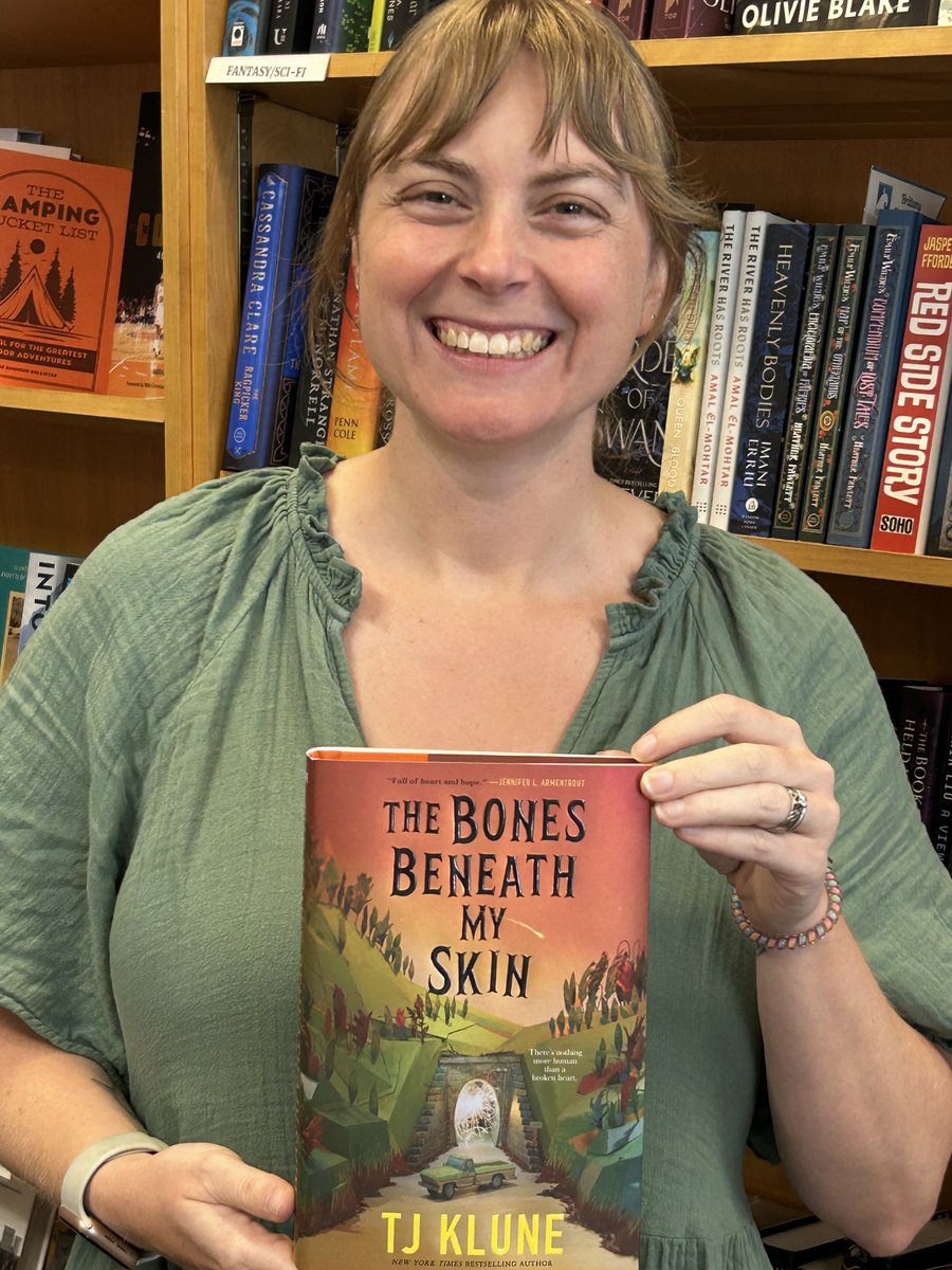 Are you surprised to see Brittany recommending TJ Klune this #StaffPickSunday? You can read her full review on our website!

bookmarkbeach.com/staff-picks/br…