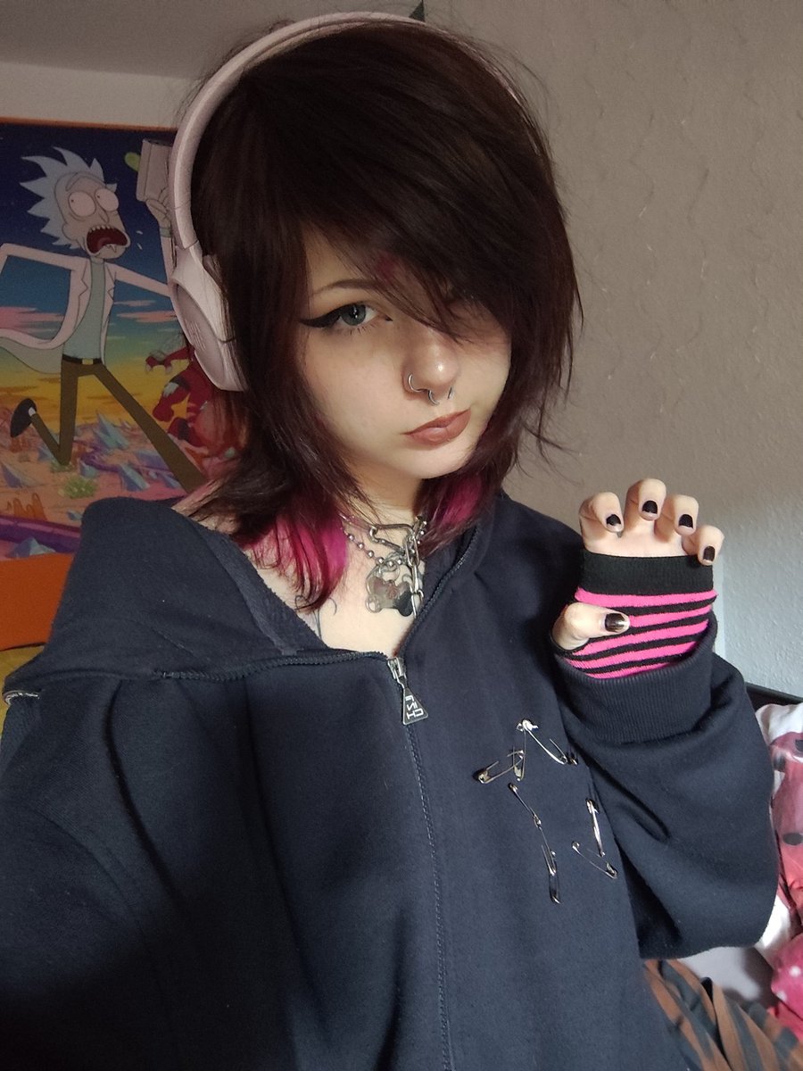 KinkyPi33's tweet image. Bro thats so Emo omg