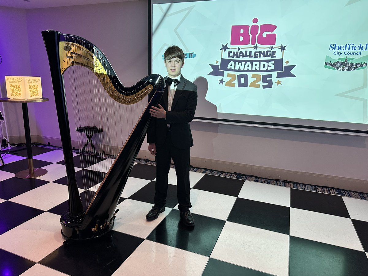 ABMusicianInfo's tweet photo. It was a pleasure to perform at the OEC Sheffield yesterday for the Big Challenge Awards Ceremony, where students in Sheffield between Years 7 and 9 took part in a challenge to use entrepreneurial skills to create a new product. 

https://t.co/3IJPN4gwU1 https://t.co/vPHLCHqCY1