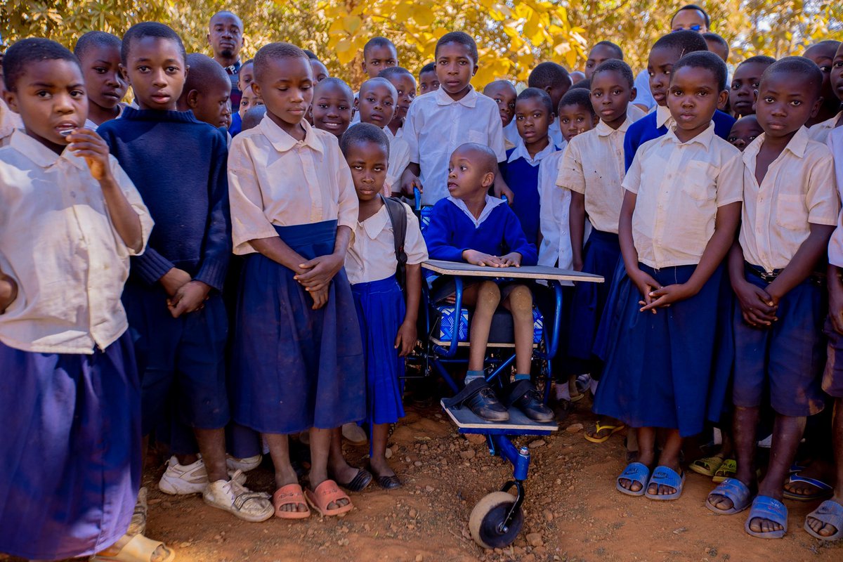 ghfoundationtz's tweet photo. GH Foundation imemkabidhi Theodory baiskeli ya kisasa katika Shule ya Msingi Chilombora, Ulanga – Morogoro. Itamsaidia kama kiti mwendo na dawati darasani. Theodory, mama yake, walimu na wanafunzi wenzake walifurahi sana! #GHFoundation #PromoteEmpowerInspire #Ulanga #Morogoro https://t.co/qaCaZipD0C