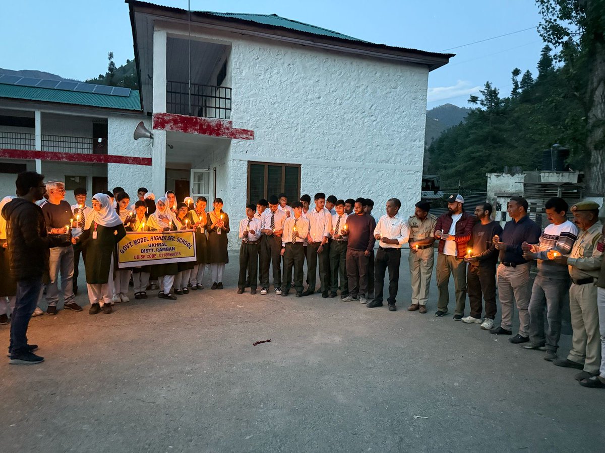 A candle march was held today at GHSS Ukhral in solidarity with the martyrs of the Pahalgam terror attack. Tehsildar, a/w the staff and students of GHSS Ukhral, participated in the heartfelt tribute. #RambanStandsForPeace #RambanStandsTogether <a href="/BaseerUlHaqIAS/">Baseer Ul Haq Choudhary</a> <a href="/Rameshkumarias/">Ramesh Kummar</a>