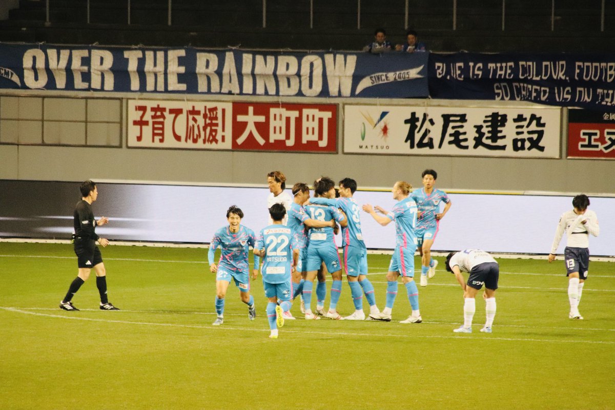 fumikun0203's tweet image. 井上のゴール後、喜ぶ選手たちとは離れたところで真剣な顔で話し合う泉森と西矢の姿が頼もしかった🥹

#サガン鳥栖 #泉森涼太 #西矢健人