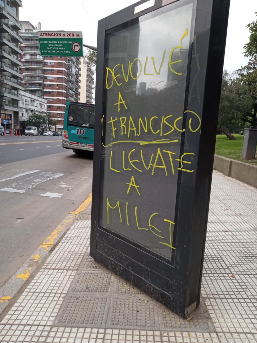 LAS CALLES ANDAN DICIENDO: