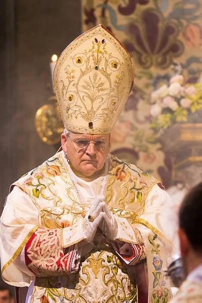 Si después del «habemus papam», el cardenal Burke saliera al balcón de la logia central de la basílica de San Pedro, entonces tendríamos una prueba de que, en el cónclave, se habría dado extraordinariamente una especie de milagrosa cuasi inspiración; no habría otra explicación