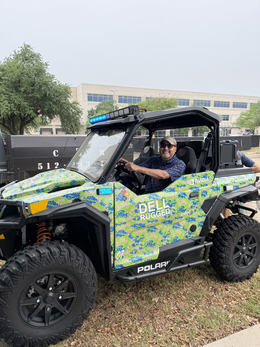 DeveloperDanny's tweet image. Taking our Pro Dell Rugged notebooks for a ride in the #Polaris

#iWork4Dell #Rugged #RuggedExtreme #Dell  #ATV