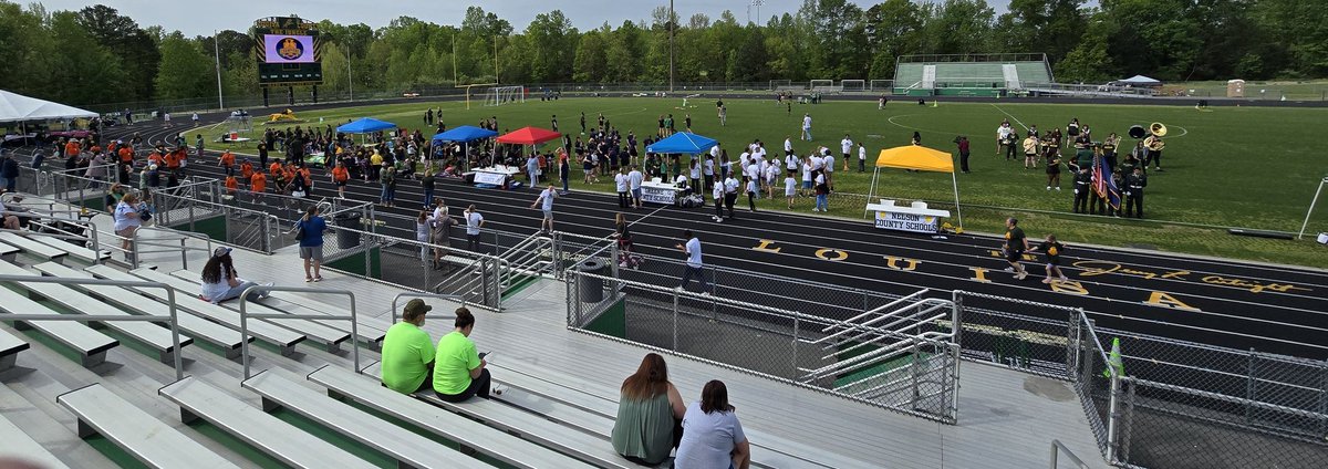 KB_CTE's tweet image. Our Media students are on site covering the Tournament of Champions — a heartwarming field day for students with special needs across the region. Seeing students, families, and staff unite to make this adaptive event happen is nothing short of inspiring. THIS is community!