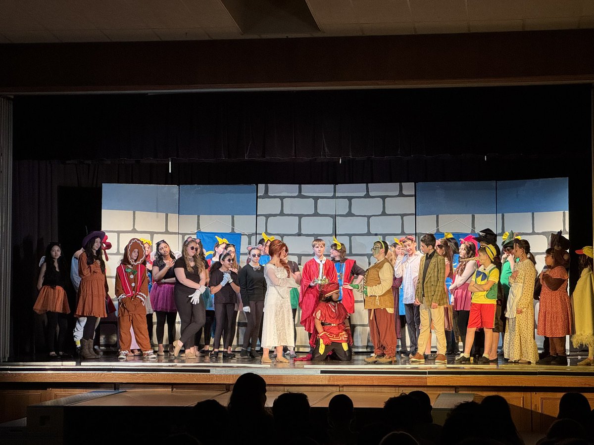 Thank you to the cast and crew of Shrek, Jr for another great performance this morning!  Missed last night’s show?  There’s one more performance tonight. We hope to see you there!