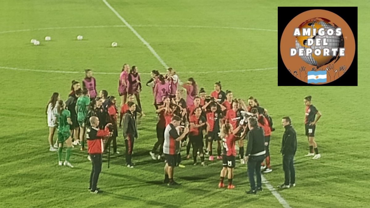 radio_losamigos's tweet photo. #LosAmigosdelDeporte 🎙️📻 // Cobertura del encuentro de fútbol femenino entre @NewellsFem 1 - @_ClubSAT 0 en el #ColosodelParque - #MarceloBielsa por la fecha N° 11 del Torneo Apertura Femenino 2025 👤⚽🏆🇦🇷🔴⚫🔵⚪🔴🟢

Por: @JulyZapata14 https://t.co/OminhiaMWb